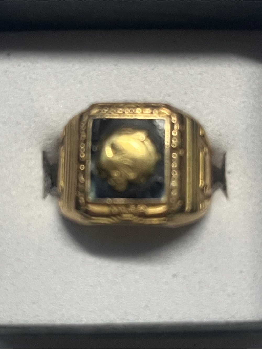 Vintage class ring 10k solid gold 7 grams